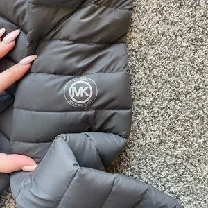 MICHAEL KORS ダウンジャケット 収納袋付き Packable Quilted Puffer Jacket | Michael Kors [US]